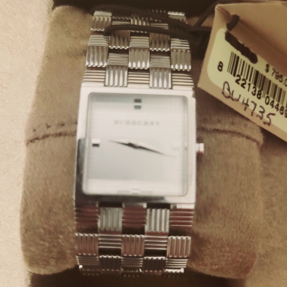 NWT IN BOX BURBERRY WATCH ⌚️ - Picture 2 of 4